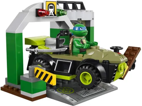 Vista 2 de LEGO Juniors Turtle Lair 10669 - Juego de construcción