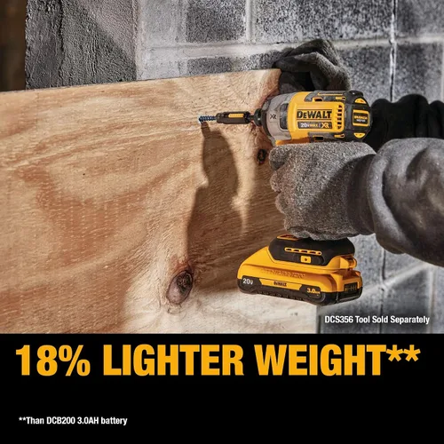 Vista 7 de DEWALT® - Batería MAX 20V, 3.0-Ah, paquete de 2 piezas (DCB230-2)