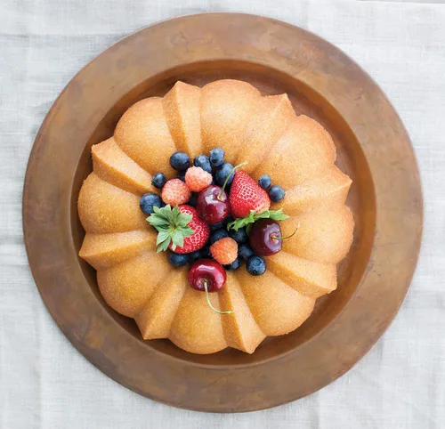 Vista 7 de Nordic Ware Bundt Original, 12 tazas, bronce